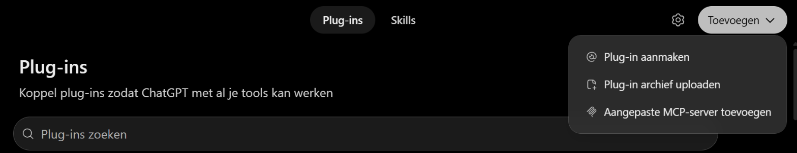 De plug-inspagina in ChatGPT. Rechtsboven staat de knop Toevoegen, en het geopende menu toont Plug-in aanmaken, Plug-in archief uploaden en Aangepaste MCP-server toevoegen.