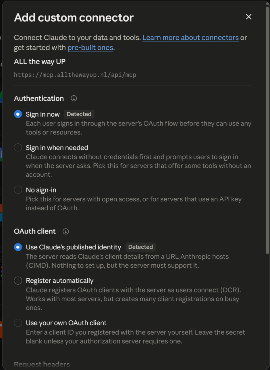 Het keuzescherm: Authentication staat op Sign in now met het label Detected, en OAuth client staat op Use Claude's published identity, ook met Detected.